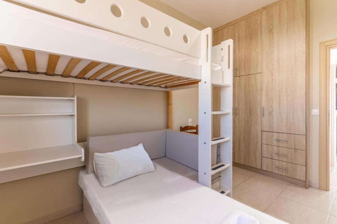 Spacious And Modern Anissaras